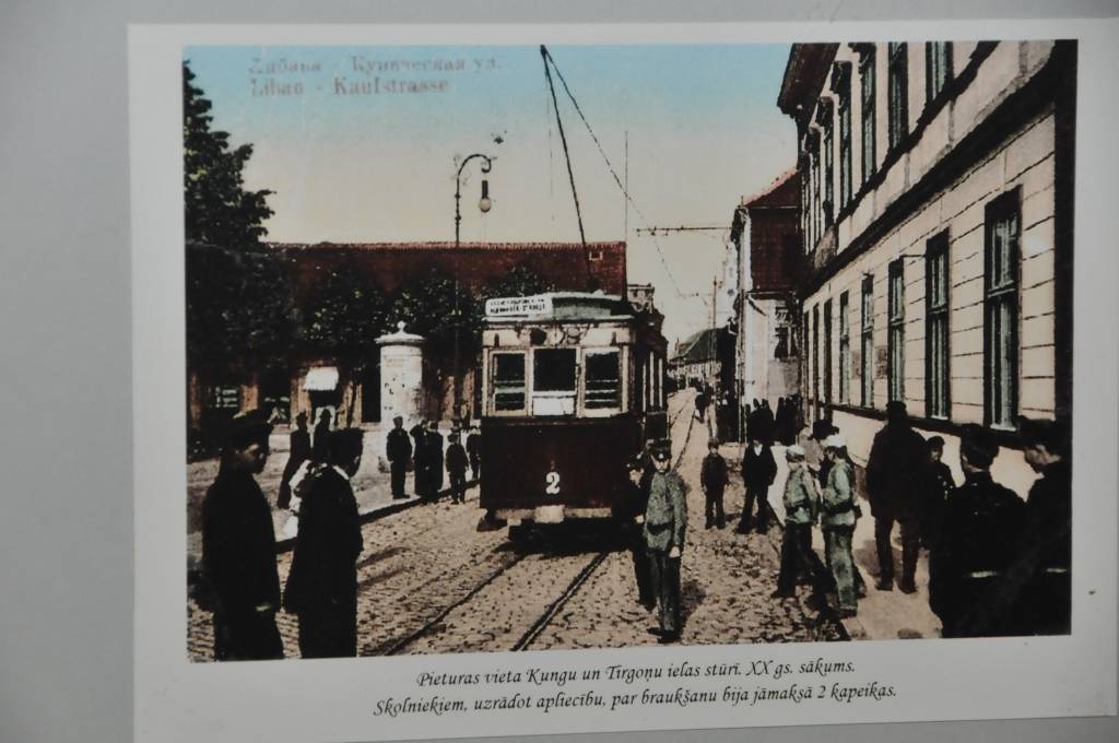 Ceturtdien, 12. aprīlī, Liepājas domē atklāja kolekcionāra Jura Raķa seno fotogrāfiju kolekcijas izstādi par Liepājas tramvaja būvniecību un attīstību līdz mūsdienām.

Kā ziņots, Liepājā šogad uzsāks tramvaja līnijas pagarināšanu.
Autors: ReKurZeme, portāls