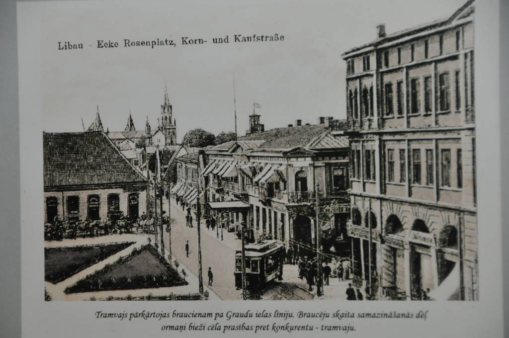 Ceturtdien, 12. aprīlī, Liepājas domē atklāja kolekcionāra Jura Raķa seno fotogrāfiju kolekcijas izstādi par Liepājas tramvaja būvniecību un attīstību līdz mūsdienām.

Kā ziņots, Liepājā šogad uzsāks tramvaja līnijas pagarināšanu.
Autors: ReKurZeme, portāls