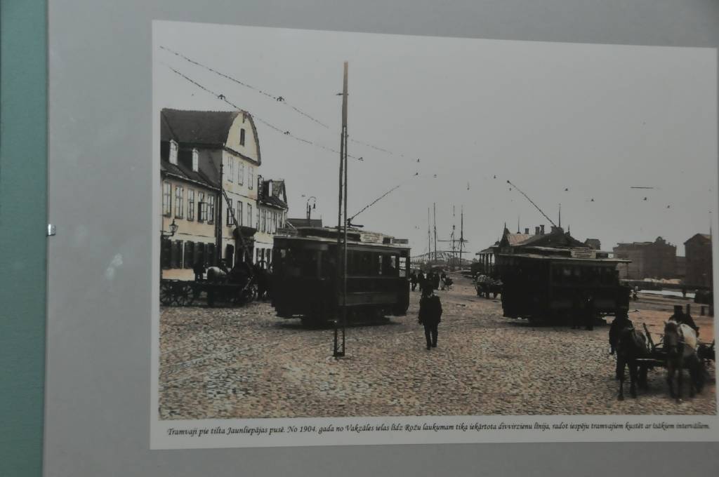 Ceturtdien, 12. aprīlī, Liepājas domē atklāja kolekcionāra Jura Raķa seno fotogrāfiju kolekcijas izstādi par Liepājas tramvaja būvniecību un attīstību līdz mūsdienām.

Kā ziņots, Liepājā šogad uzsāks tramvaja līnijas pagarināšanu.
Autors: ReKurZeme, portāls