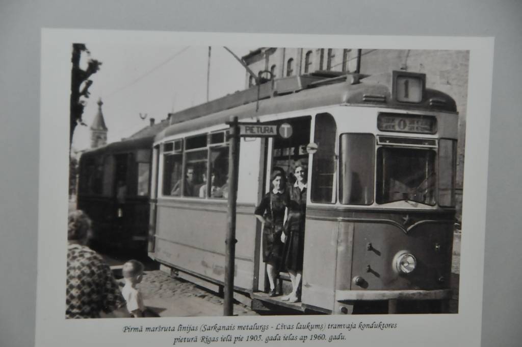 Ceturtdien, 12. aprīlī, Liepājas domē atklāja kolekcionāra Jura Raķa seno fotogrāfiju kolekcijas izstādi par Liepājas tramvaja būvniecību un attīstību līdz mūsdienām.

Kā ziņots, Liepājā šogad uzsāks tramvaja līnijas pagarināšanu.
Autors: ReKurZeme, portāls
