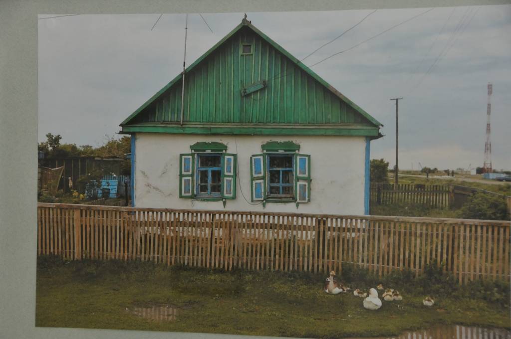 Aizputes novadpētniecības muzejā līdz 9. aprīlim skatāma fotoizstāde "Latvieši Sibīrijā 1941. – 1949. – šodien".
Tajā skatāmas fonda "Sibīrijas bērni" organizēto vairāku ekspedīciju laikā tapušās fotogrāfijas no vietām, kur 1941. un 1949....
Autors: ReKurZeme, portāls
