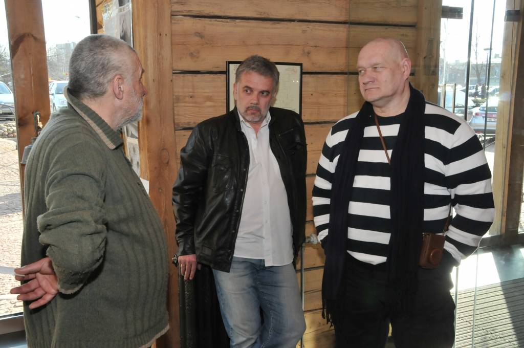 Otrdien, 10. aprīlī, Liepājas galerijā "Promenade" (Vecā Ostmala 40) atklāta mākslas projekta "Octopus" veidota izstāde, kurā astoņi mākslinieki eksponē pēdējos gados radītos mākslas darbus. 

Izstāde veidota kā astoņu "Octopus art...
Autors: ReKurZeme, portāls