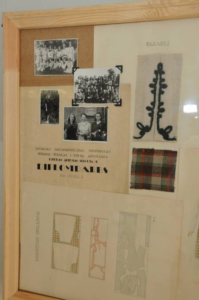 Galerijā "Mētras Māja" Aizputē skatāma Dzidras Altenas piemiņai veltīta izstāde "Bij' manai māmiņai zelta kamolīt's".
Autors: ReKurZeme, portāls