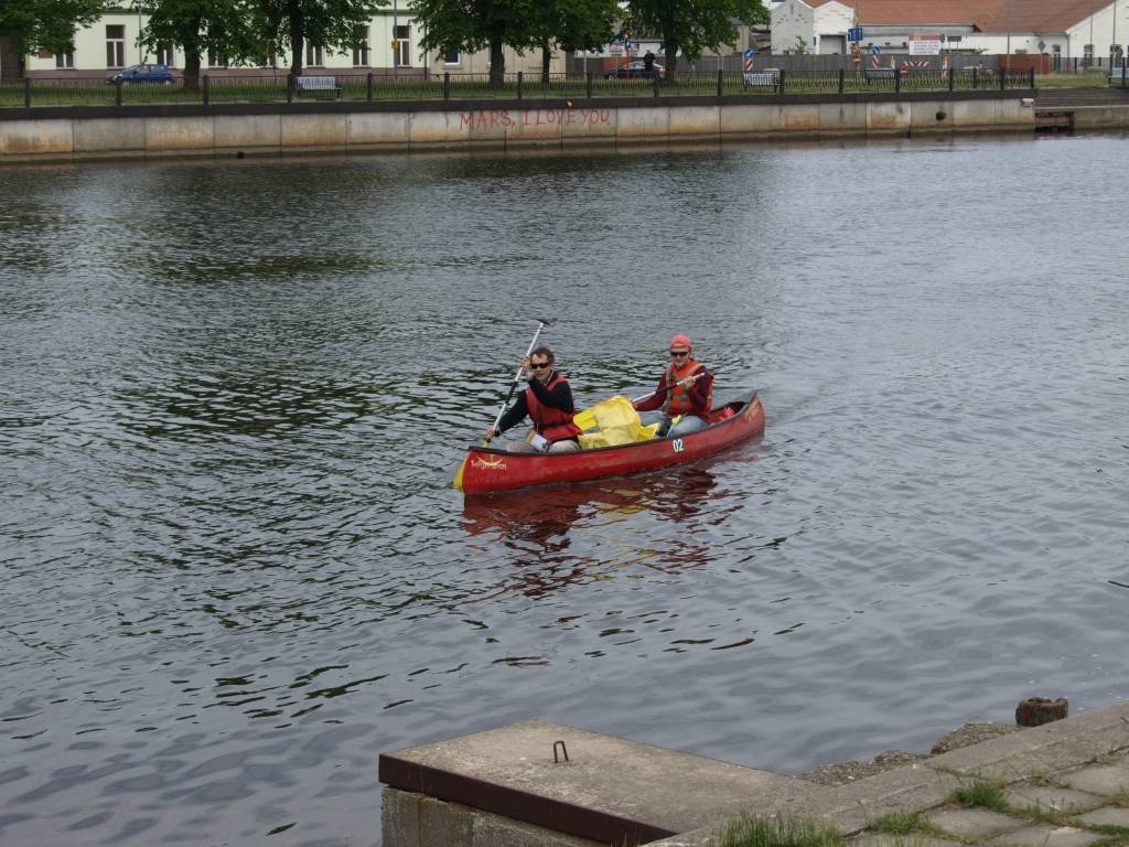 26. maijā Liepājas ezerā un Tirdzniecības kanālā notika ūdenstūrisma sacensības "Liepājas regate". Sacensības šogad bija īpašas ar to, ka dalībnieki ne tikai airēja, bet arī veica orientēšanos uz ūdens. Kā ierasts pa ceļam vāca ūdenī...
Autors: ReKurZeme, portāls