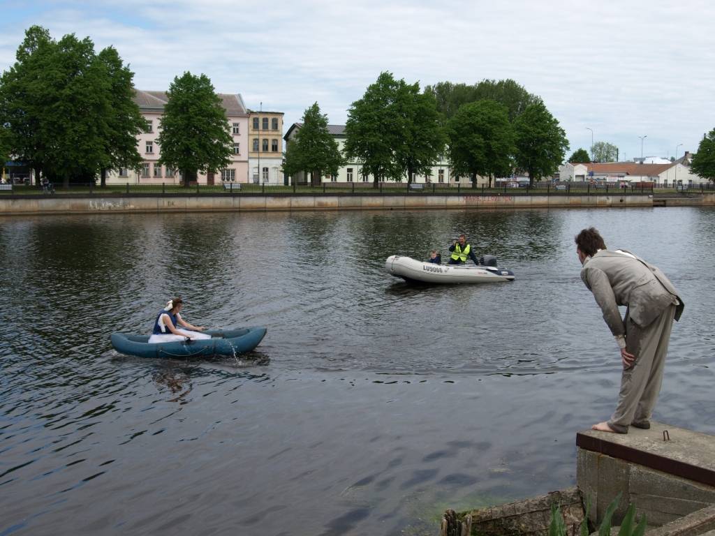 26. maijā Liepājas ezerā un Tirdzniecības kanālā notika ūdenstūrisma sacensības "Liepājas regate". Sacensības šogad bija īpašas ar to, ka dalībnieki ne tikai airēja, bet arī veica orientēšanos uz ūdens. Kā ierasts pa ceļam vāca ūdenī...
Autors: ReKurZeme, portāls