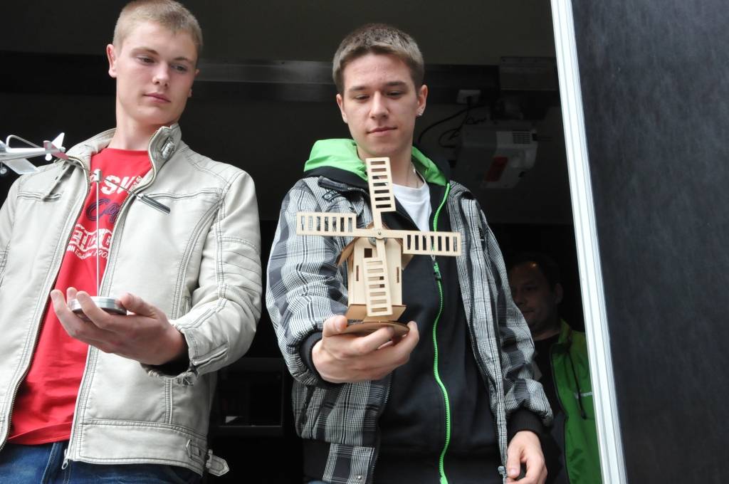 15. maijā mobilā ekspozīcija "Inovācijas busiņš" apmeklēja Liepāju, piestājot pie Liepājas Raiņa 6.vidusskolas Ganību ielā 106.
"Inovācijas busiņu" ir izveidojusi Latvijas Investīciju un attīstības aģentūra (LIAA) sadarbībā ar Banku...
Autors: ReKurZeme, portāls