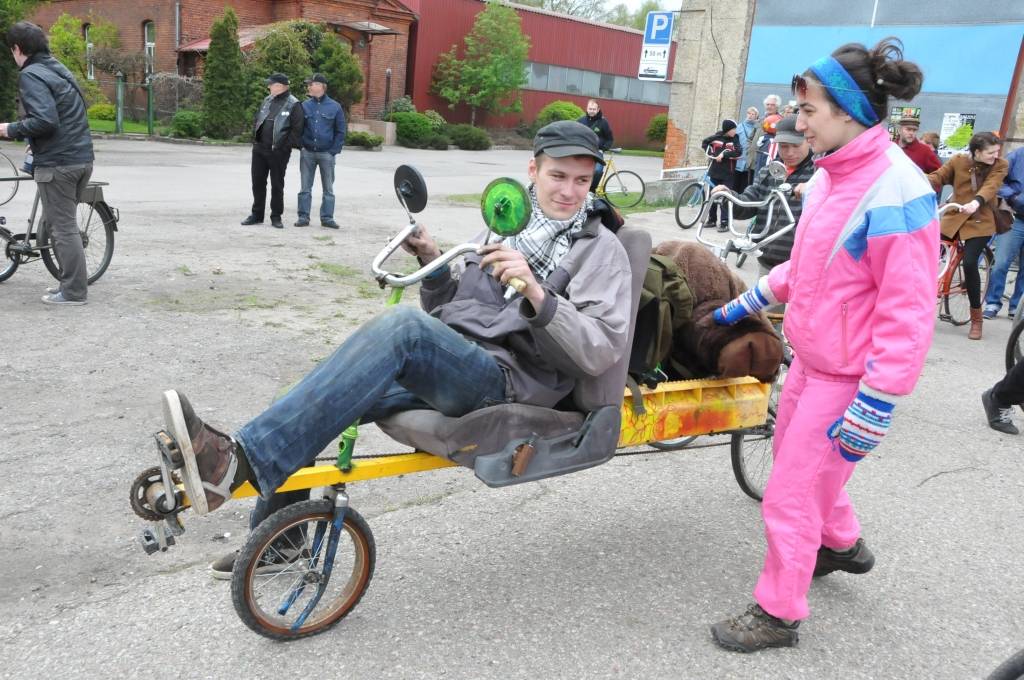 Liepājā sestdien notika Ērmriteņu parāde. Tā sākās promenādes angārā un turpinājās Liepājas ielās.
Autors: ReKurZeme, portāls