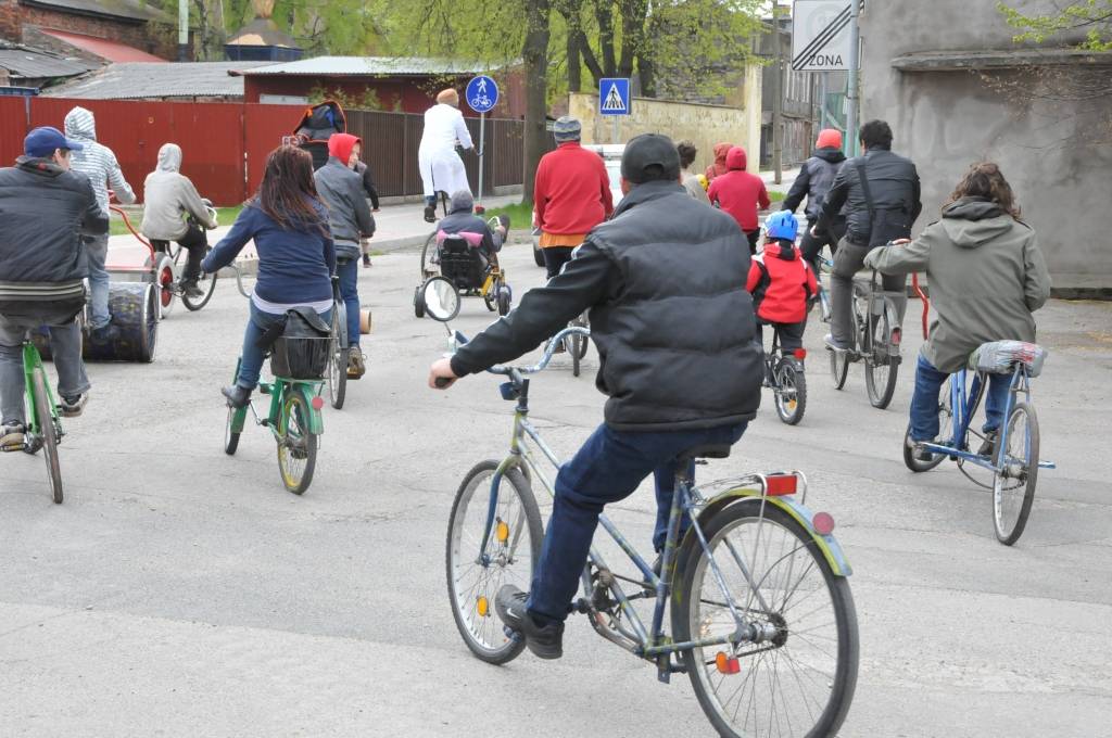 Liepājā sestdien notika Ērmriteņu parāde. Tā sākās promenādes angārā un turpinājās Liepājas ielās.
Autors: ReKurZeme, portāls