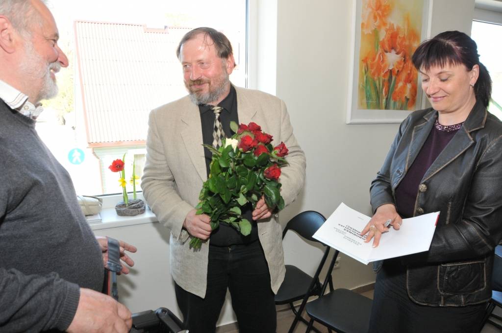 Grobiņas pilsētas bibliotēkā 9. maijā atvēra Valērija Petrenko un Jura Urtāna grāmatu "Grobiņas arheoloģijas pieminekļi".

Grobiņas arheoloģiskais ansamblis ir autentisks un labi saglabājies galvenokārt vikingu laika arheoloģisko vietu un...
Autors: ReKurZeme, portāls
