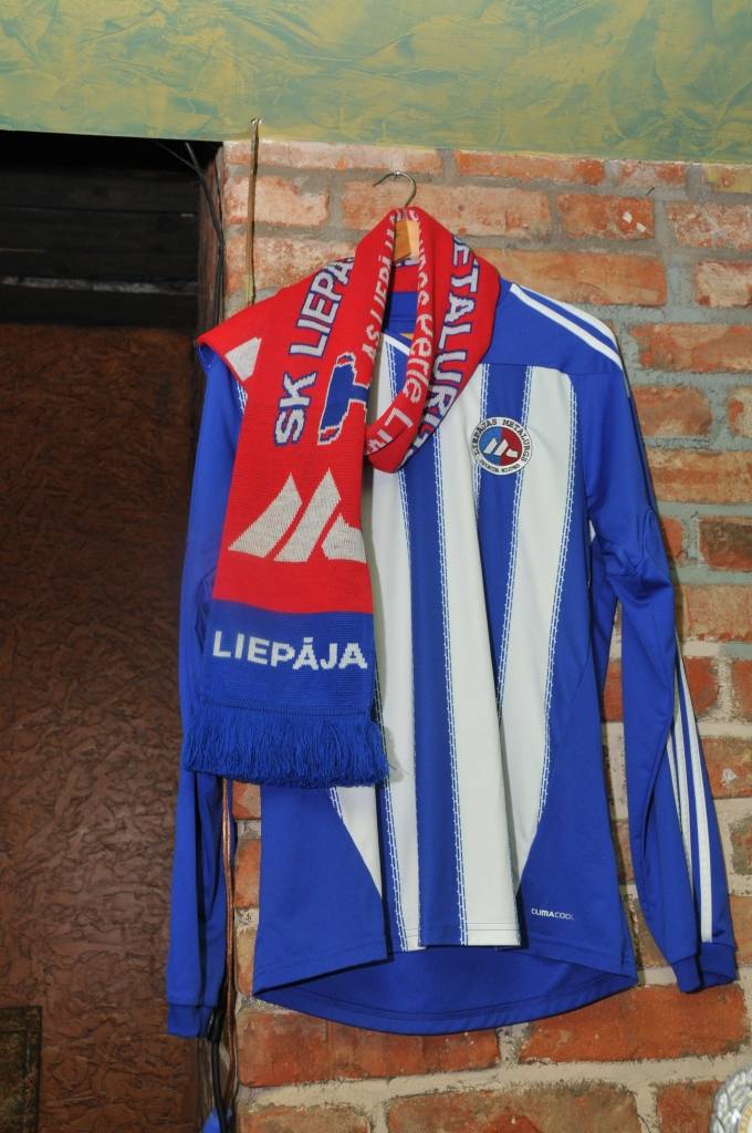 Liepājā, atpūtas un izklaides kompleksā "Klondaika" līdz piektdienai apskatāms Latvijas futbola kauss, ko jau sestdien pasniegs "Liepājas metalurga" vai "Skonto" futbolistiem. Abas komandas Liepājā tiksies Latvijas kausa izcīņas finālā,...
Autors: ReKurZeme, portāls