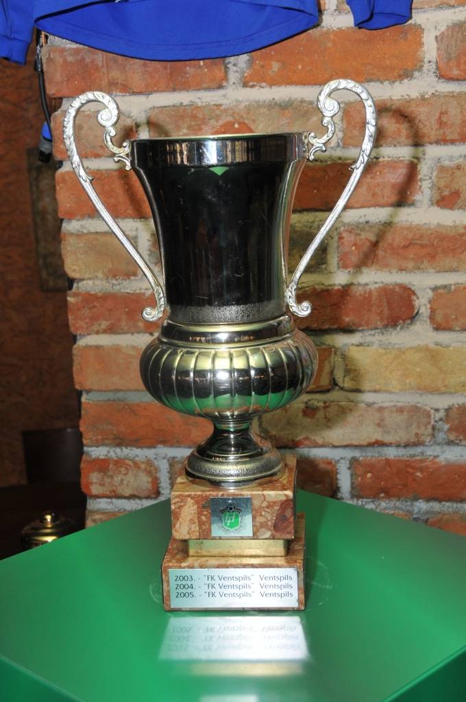 Liepājā, atpūtas un izklaides kompleksā "Klondaika" līdz piektdienai apskatāms Latvijas futbola kauss, ko jau sestdien pasniegs "Liepājas metalurga" vai "Skonto" futbolistiem. Abas komandas Liepājā tiksies Latvijas kausa izcīņas finālā,...
Autors: ReKurZeme, portāls