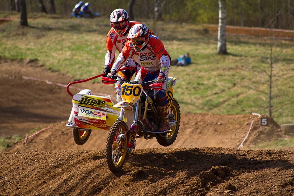 Latvijas čempionāta motokrosā pirmā posma otrā diena 29. aprīlī Misiņkalna mototrasē Aizputē.