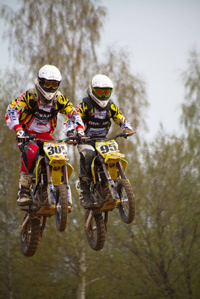 Latvijas čempionāta motokrosā pirmā posma otrā diena 29. aprīlī Misiņkalna mototrasē Aizputē.