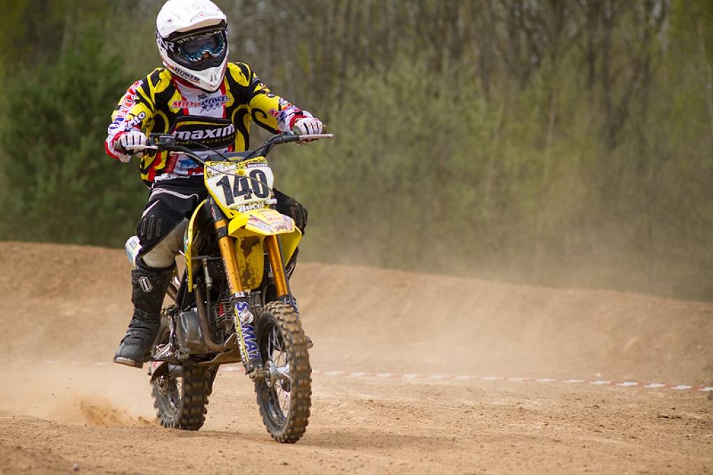 Latvijas čempionāta motokrosā pirmā posma otrā diena 29. aprīlī Misiņkalna mototrasē Aizputē.