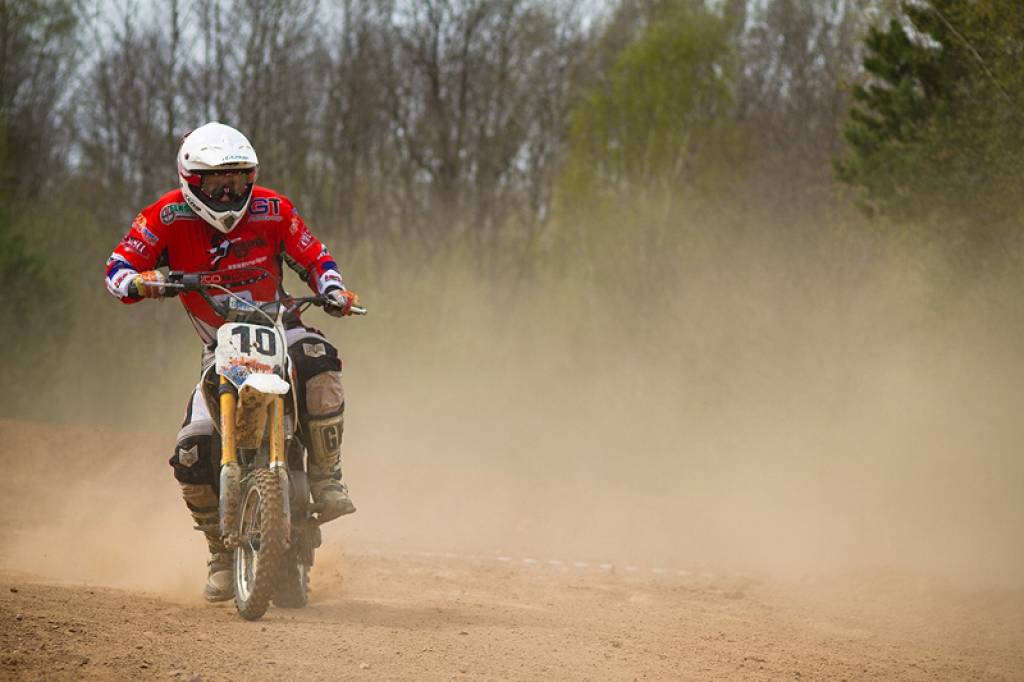 Latvijas čempionāta motokrosā pirmā posma otrā diena 29. aprīlī Misiņkalna mototrasē Aizputē.