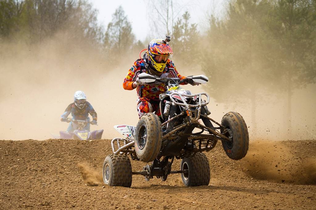 Latvijas čempionāta motokrosā pirmā posma otrā diena 29. aprīlī Misiņkalna mototrasē Aizputē.