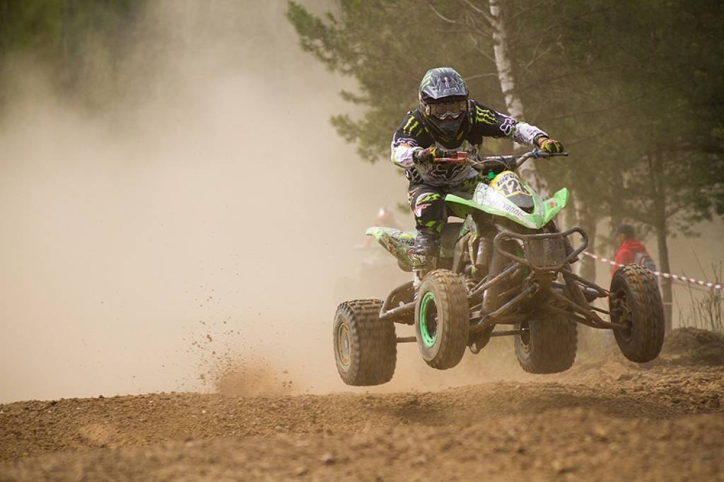 Latvijas čempionāta motokrosā pirmā posma otrā diena 29. aprīlī Misiņkalna mototrasē Aizputē.