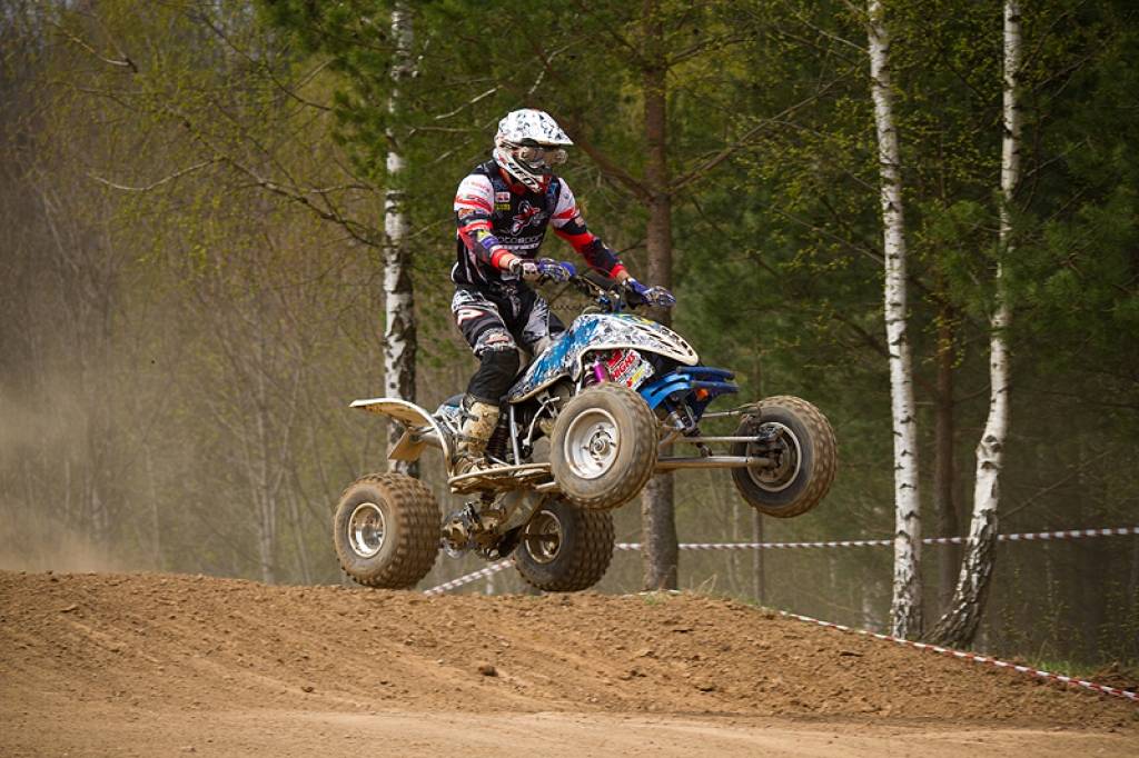 Latvijas čempionāta motokrosā pirmā posma otrā diena 29. aprīlī Misiņkalna mototrasē Aizputē.