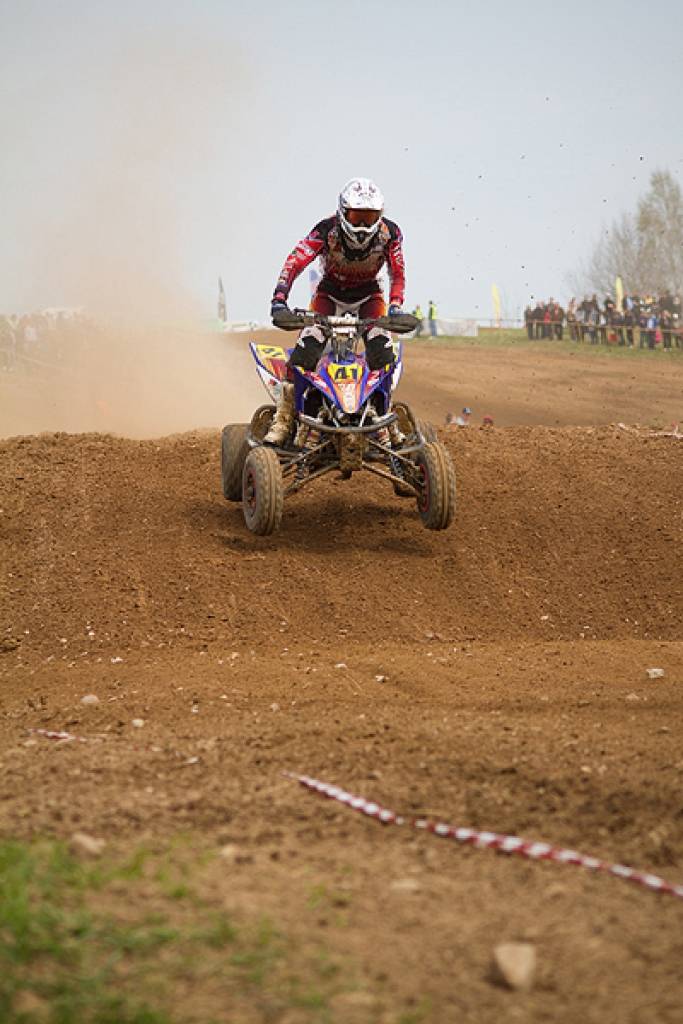 Latvijas čempionāta motokrosā pirmā posma otrā diena 29. aprīlī Misiņkalna mototrasē Aizputē.