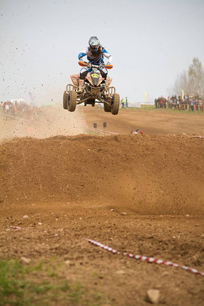 Latvijas čempionāta motokrosā pirmā posma otrā diena 29. aprīlī Misiņkalna mototrasē Aizputē.