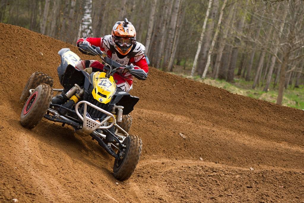 Latvijas čempionāta motokrosā pirmā posma otrā diena 29. aprīlī Misiņkalna mototrasē Aizputē.