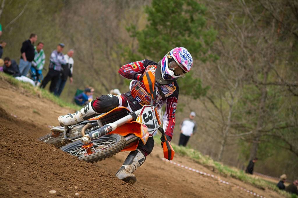 Latvijas čempionāta motokrosā pirmā posma otrā diena 29. aprīlī Misiņkalna mototrasē Aizputē.