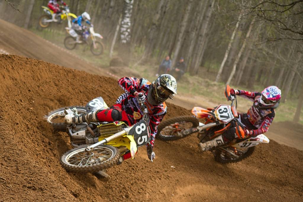 Latvijas čempionāta motokrosā pirmā posma otrā diena 29. aprīlī Misiņkalna mototrasē Aizputē.