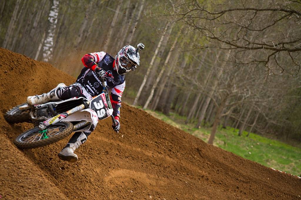Latvijas čempionāta motokrosā pirmā posma otrā diena 29. aprīlī Misiņkalna mototrasē Aizputē.