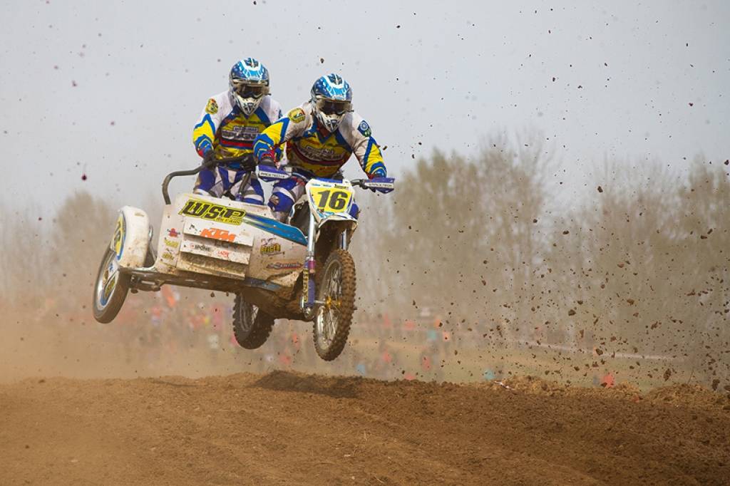Latvijas čempionāta motokrosā pirmā posma otrā diena 29. aprīlī Misiņkalna mototrasē Aizputē.