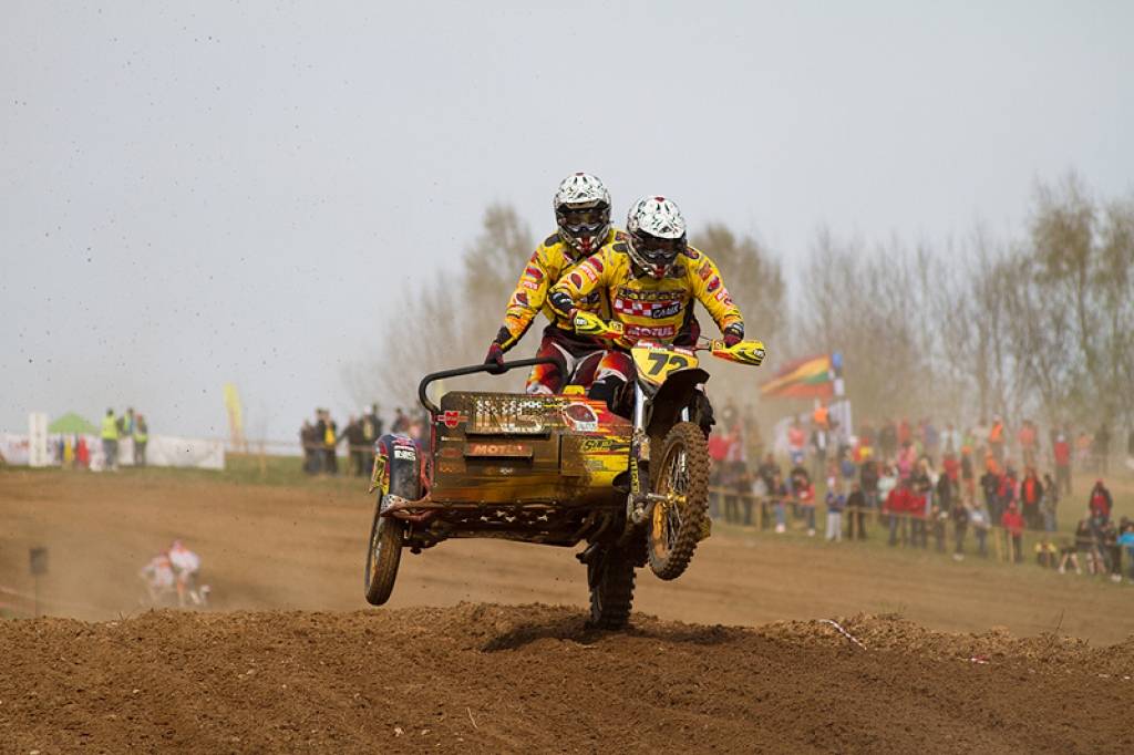 Latvijas čempionāta motokrosā pirmā posma otrā diena 29. aprīlī Misiņkalna mototrasē Aizputē.
