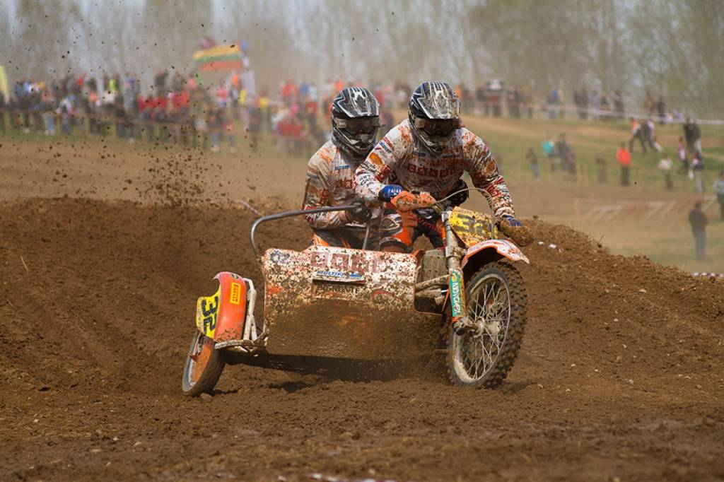 Latvijas čempionāta motokrosā pirmā posma otrā diena 29. aprīlī Misiņkalna mototrasē Aizputē.