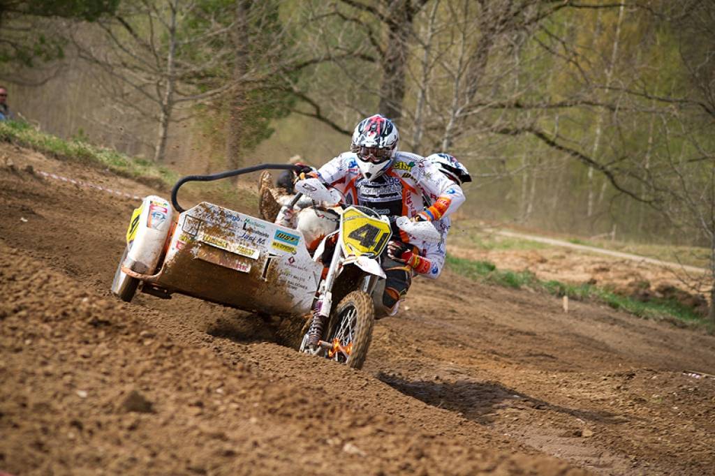 Latvijas čempionāta motokrosā pirmā posma otrā diena 29. aprīlī Misiņkalna mototrasē Aizputē.