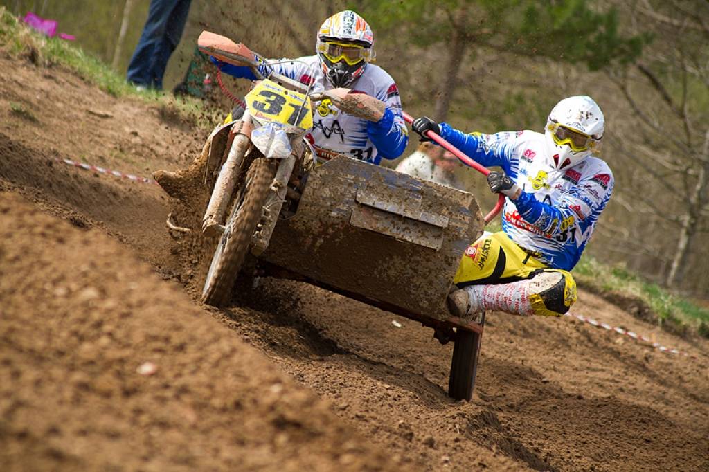 Latvijas čempionāta motokrosā pirmā posma otrā diena 29. aprīlī Misiņkalna mototrasē Aizputē.