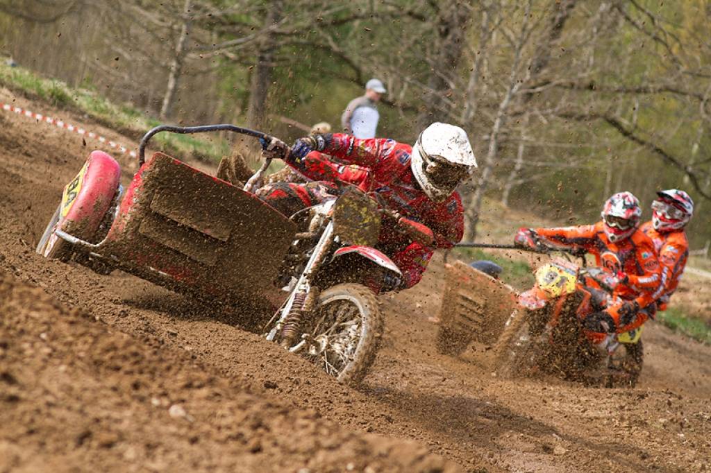 Latvijas čempionāta motokrosā pirmā posma otrā diena 29. aprīlī Misiņkalna mototrasē Aizputē.