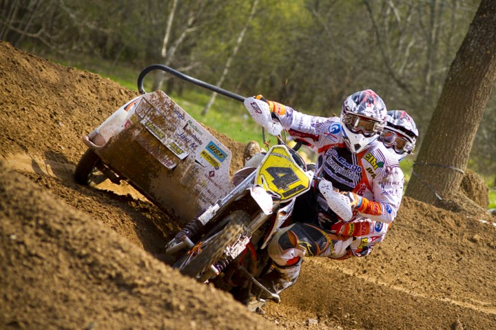 Latvijas čempionāta motokrosā pirmā posma otrā diena 29. aprīlī Misiņkalna mototrasē Aizputē.