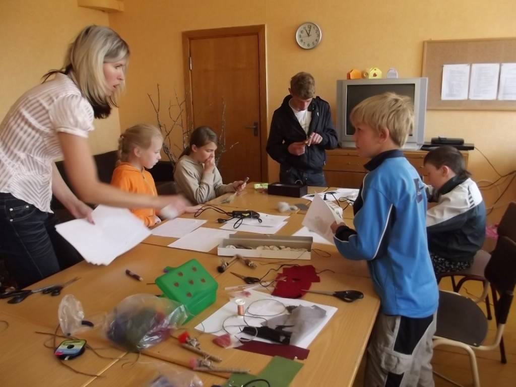 Mācību gadam noslēdzoties 30 Ata Kronvalda Durbes vidusskolas un Rāvas pamatskolas skolēni piedalījās nometnē "Durbe 2012", vadītāja Nometnes vadītāja - pedagogs Līga Rozenšteina.
Nometnes dalībnieki radoši izpaudās dažādās nodarbībās –...
Autors: ReKurZeme, portāls