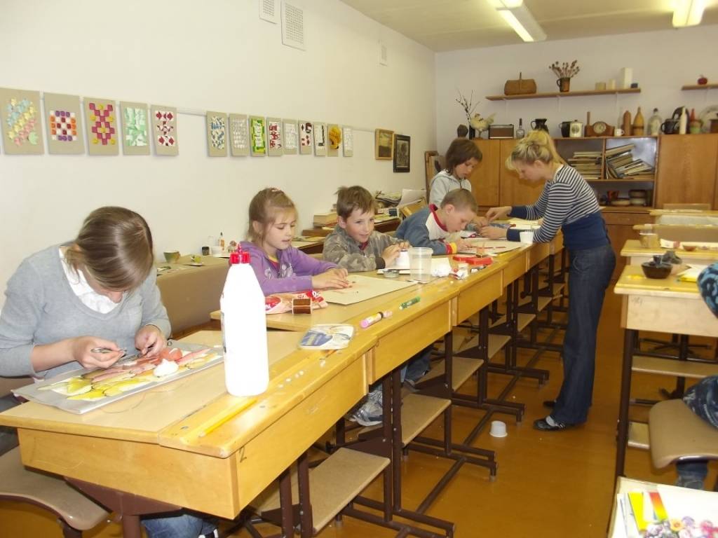 Mācību gadam noslēdzoties 30 Ata Kronvalda Durbes vidusskolas un Rāvas pamatskolas skolēni piedalījās nometnē "Durbe 2012", vadītāja Nometnes vadītāja - pedagogs Līga Rozenšteina.
Nometnes dalībnieki radoši izpaudās dažādās nodarbībās –...
Autors: ReKurZeme, portāls