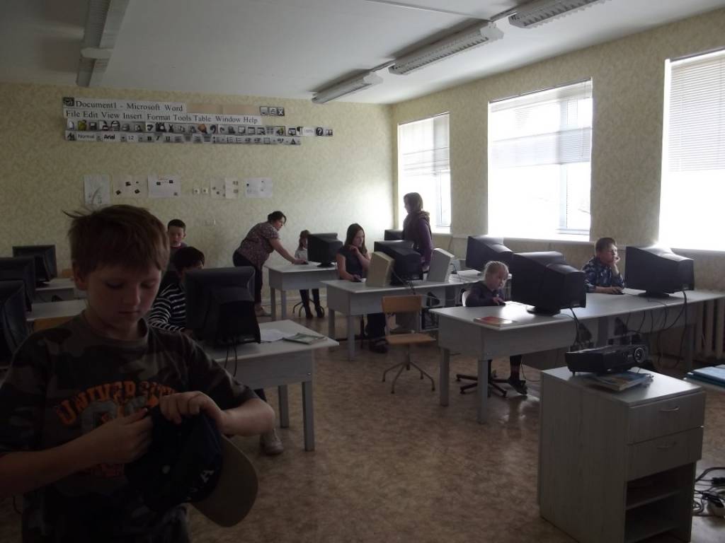 Mācību gadam noslēdzoties 30 Ata Kronvalda Durbes vidusskolas un Rāvas pamatskolas skolēni piedalījās nometnē "Durbe 2012", vadītāja Nometnes vadītāja - pedagogs Līga Rozenšteina.
Nometnes dalībnieki radoši izpaudās dažādās nodarbībās –...
Autors: ReKurZeme, portāls
