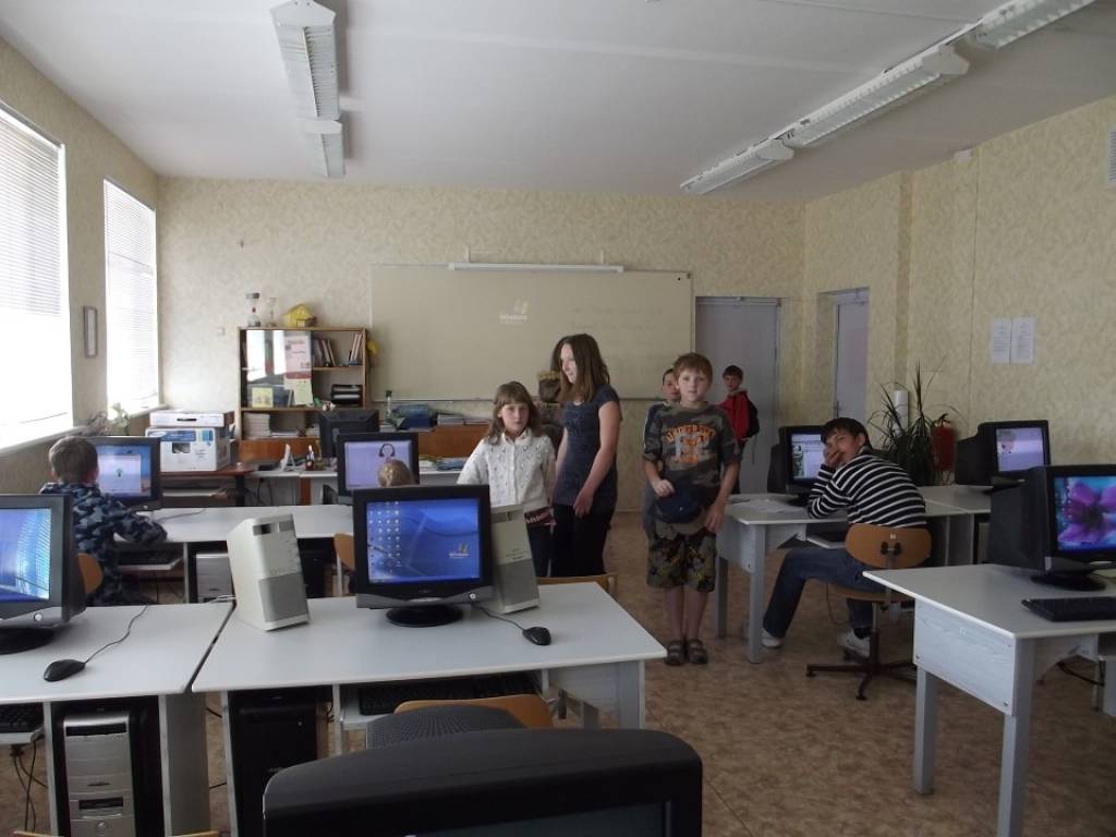 Mācību gadam noslēdzoties 30 Ata Kronvalda Durbes vidusskolas un Rāvas pamatskolas skolēni piedalījās nometnē "Durbe 2012", vadītāja Nometnes vadītāja - pedagogs Līga Rozenšteina.
Nometnes dalībnieki radoši izpaudās dažādās nodarbībās –...
Autors: ReKurZeme, portāls
