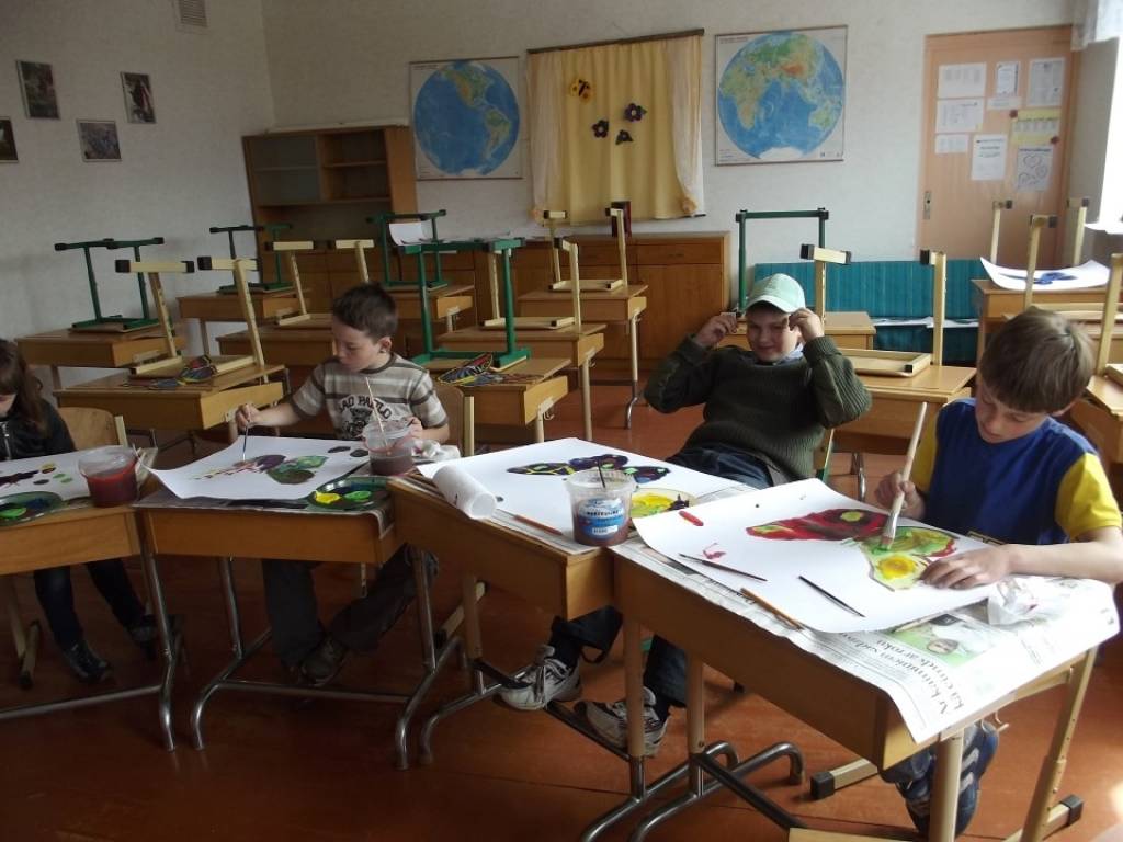 Mācību gadam noslēdzoties 30 Ata Kronvalda Durbes vidusskolas un Rāvas pamatskolas skolēni piedalījās nometnē "Durbe 2012", vadītāja Nometnes vadītāja - pedagogs Līga Rozenšteina.
Nometnes dalībnieki radoši izpaudās dažādās nodarbībās –...
Autors: ReKurZeme, portāls