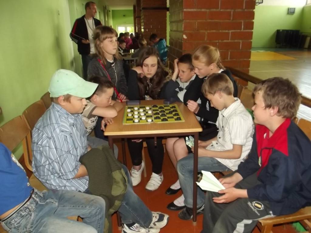 Mācību gadam noslēdzoties 30 Ata Kronvalda Durbes vidusskolas un Rāvas pamatskolas skolēni piedalījās nometnē "Durbe 2012", vadītāja Nometnes vadītāja - pedagogs Līga Rozenšteina.
Nometnes dalībnieki radoši izpaudās dažādās nodarbībās –...
Autors: ReKurZeme, portāls