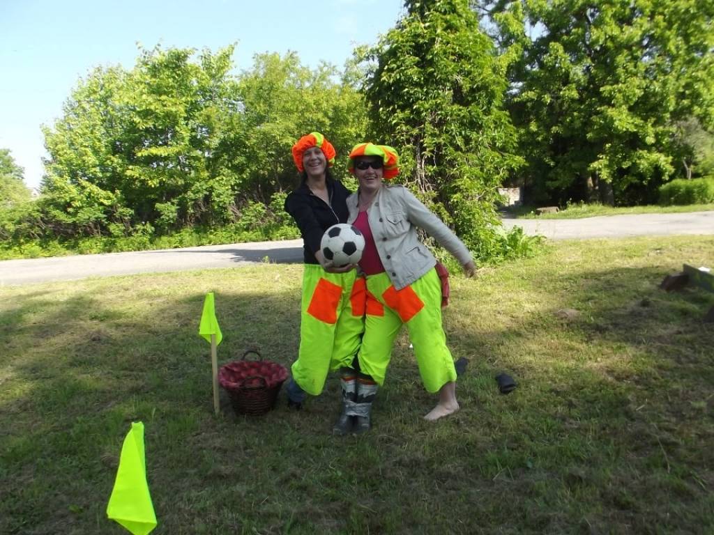 Mācību gadam noslēdzoties 30 Ata Kronvalda Durbes vidusskolas un Rāvas pamatskolas skolēni piedalījās nometnē "Durbe 2012", vadītāja Nometnes vadītāja - pedagogs Līga Rozenšteina.
Nometnes dalībnieki radoši izpaudās dažādās nodarbībās –...
Autors: ReKurZeme, portāls