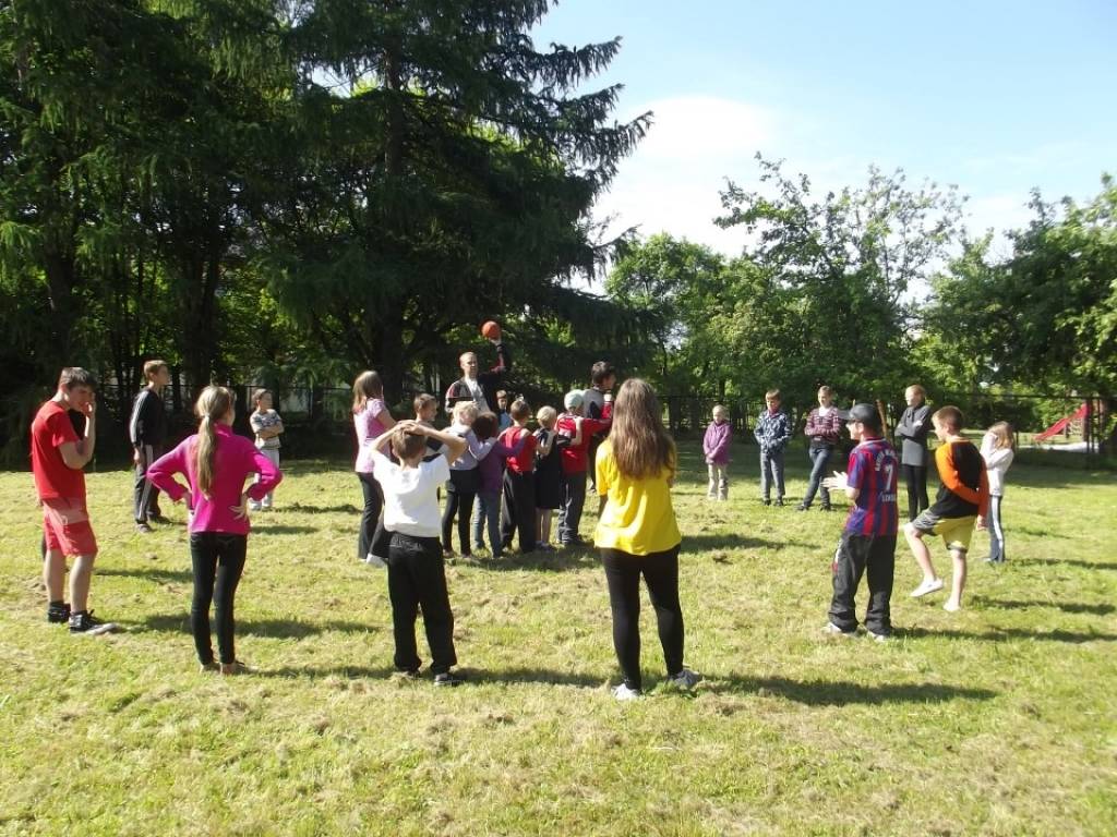 Mācību gadam noslēdzoties 30 Ata Kronvalda Durbes vidusskolas un Rāvas pamatskolas skolēni piedalījās nometnē "Durbe 2012", vadītāja Nometnes vadītāja - pedagogs Līga Rozenšteina.
Nometnes dalībnieki radoši izpaudās dažādās nodarbībās –...
Autors: ReKurZeme, portāls