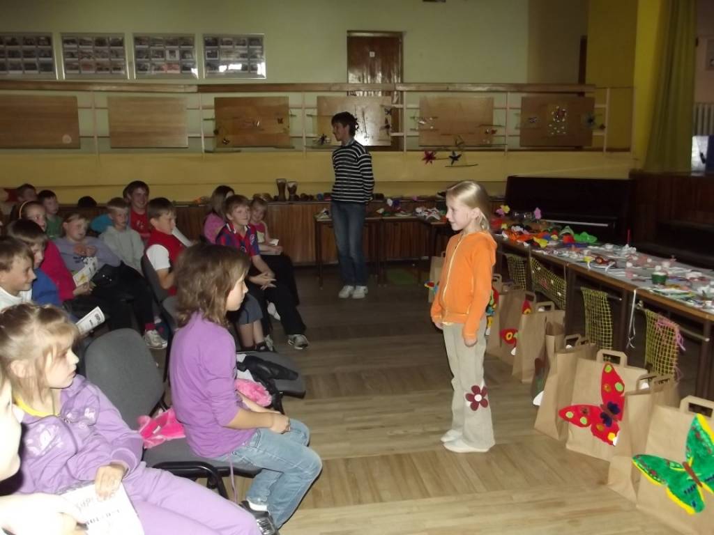 Mācību gadam noslēdzoties 30 Ata Kronvalda Durbes vidusskolas un Rāvas pamatskolas skolēni piedalījās nometnē "Durbe 2012", vadītāja Nometnes vadītāja - pedagogs Līga Rozenšteina.
Nometnes dalībnieki radoši izpaudās dažādās nodarbībās –...
Autors: ReKurZeme, portāls