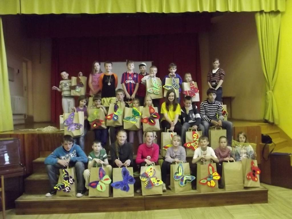 Mācību gadam noslēdzoties 30 Ata Kronvalda Durbes vidusskolas un Rāvas pamatskolas skolēni piedalījās nometnē "Durbe 2012", vadītāja Nometnes vadītāja - pedagogs Līga Rozenšteina.
Nometnes dalībnieki radoši izpaudās dažādās nodarbībās –...
Autors: ReKurZeme, portāls