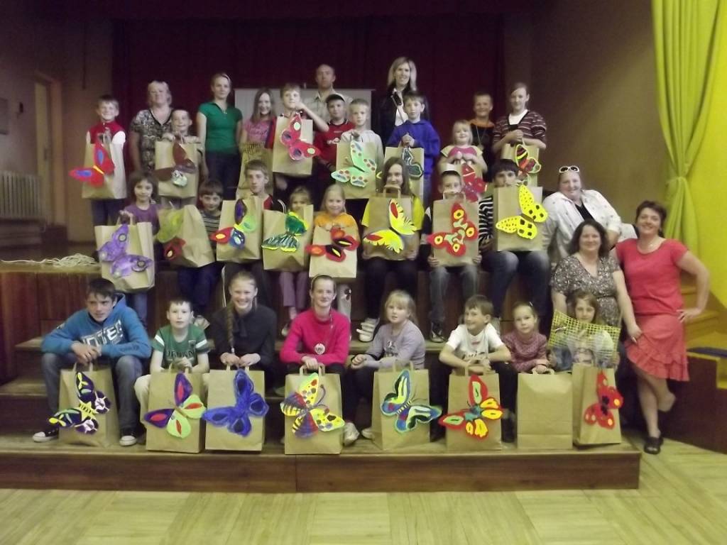 Mācību gadam noslēdzoties 30 Ata Kronvalda Durbes vidusskolas un Rāvas pamatskolas skolēni piedalījās nometnē "Durbe 2012", vadītāja Nometnes vadītāja - pedagogs Līga Rozenšteina.
Nometnes dalībnieki radoši izpaudās dažādās nodarbībās –...
Autors: ReKurZeme, portāls