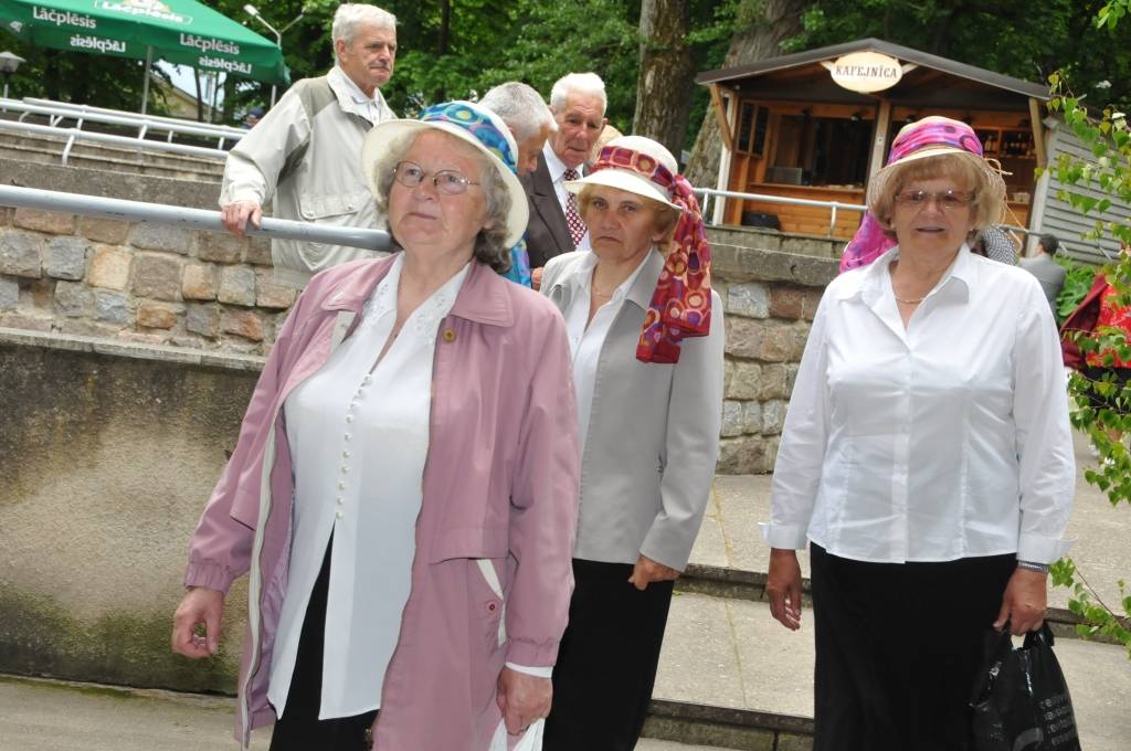 Piektdien, 15. jūnijā, Liepājas koncertestrādē "Pūt, vējiņi!" notika gadskartējie Kurzemes zonas pensionāru Jāņu ielīgošanas svētki.
Autors: ReKurZeme, portāls
