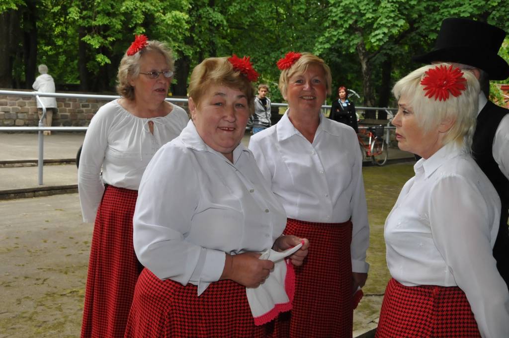 Piektdien, 15. jūnijā, Liepājas koncertestrādē "Pūt, vējiņi!" notika gadskartējie Kurzemes zonas pensionāru Jāņu ielīgošanas svētki.
Autors: ReKurZeme, portāls