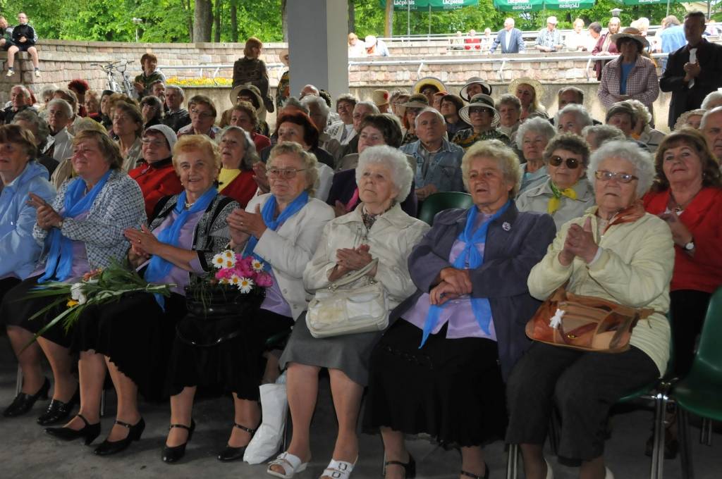 Piektdien, 15. jūnijā, Liepājas koncertestrādē "Pūt, vējiņi!" notika gadskartējie Kurzemes zonas pensionāru Jāņu ielīgošanas svētki.
Autors: ReKurZeme, portāls