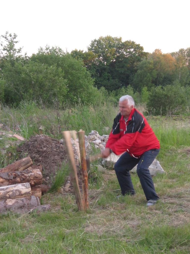 No 11. - 13.jūnijam Kazdangas apkārtnē notika praktiskās mācības jaunsargiem. Pavisam piedalījās ap 90 jaunsargu no Kazdangas, Pāvilostas, Liepājas, Nīcas, Grobiņas, Kalētiem, Priekules un Aizputes.
Trīs dienu praktiskajās mācībās bija...